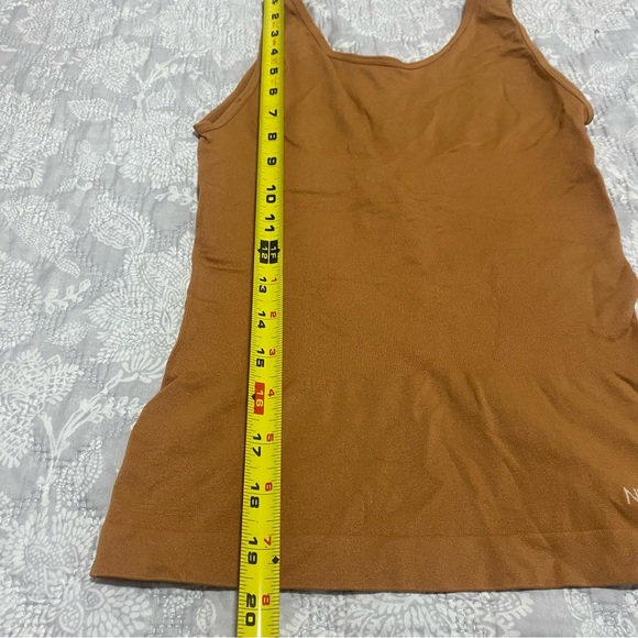 Nine West Shape wear Top Womens Médium Size Stretch, Color Coffee - Picture 6 of 8
